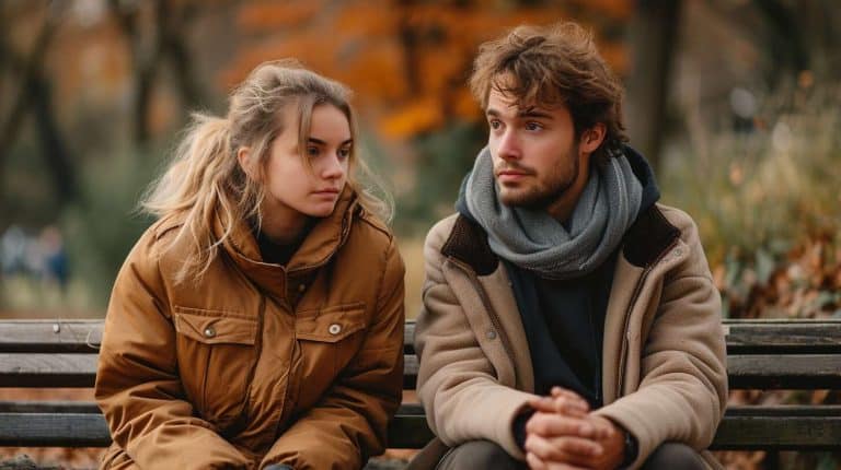 Benching en amour : comprendre cette technique de manipulation en couple