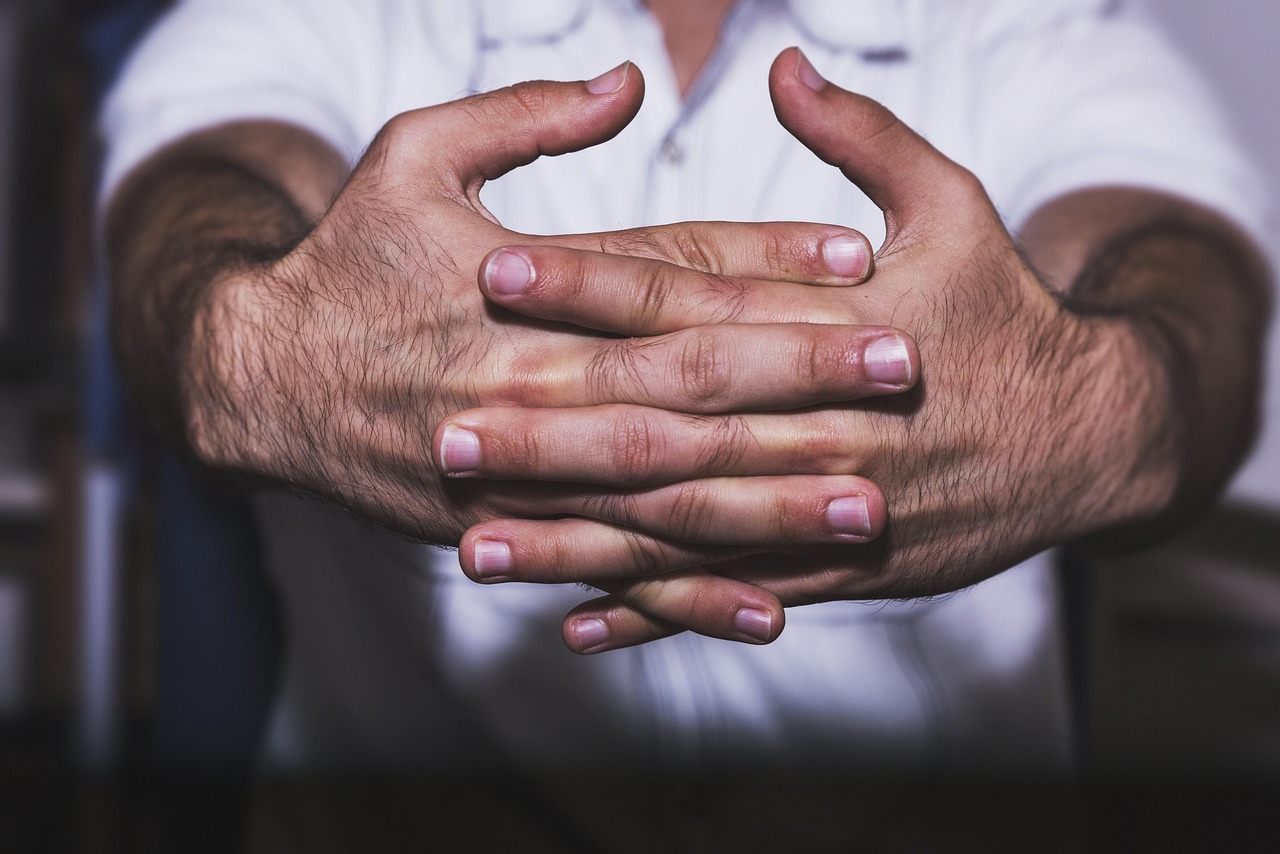 Erreurs de langage corporel à éviter pour inspirer respect et attention