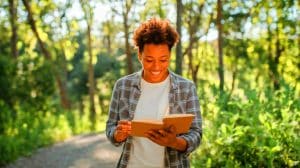 « Je suis stupéfait par ce geste minuscule » : le secret de ceux qui atteignent le summum du bonheur et vous ne le croirez pas
