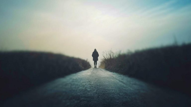 « Vous ne le saviez pas » : ces 7 signes psychologiques ultra-puissants prouvent que vous avez été exclu de cette vie importante