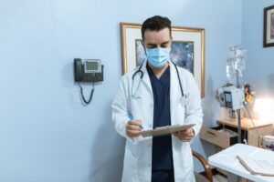 Après un AVC, 93 % des personnes aphasiques vivent une forte détresse psychologique